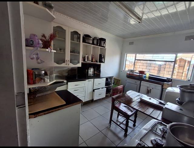5 BEDROOM HOUSE FOR SALE IN OOS EINDE
